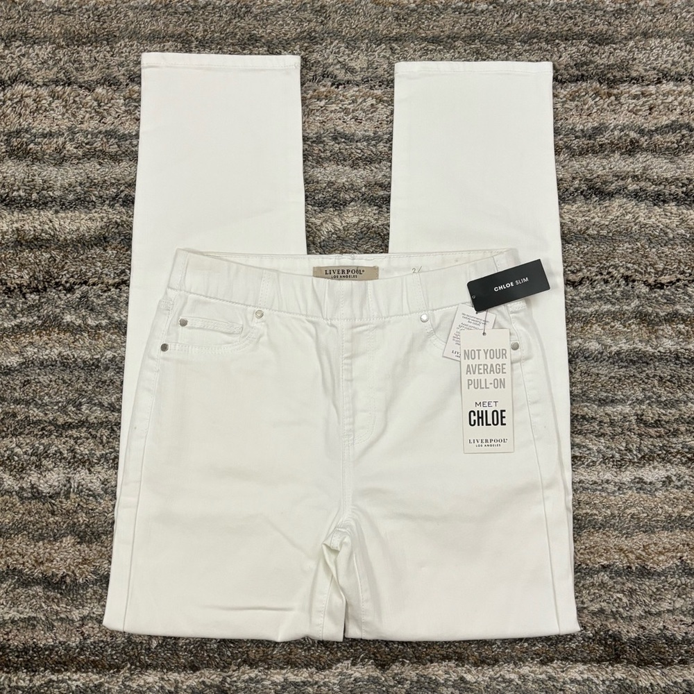 Liverpool Chloe Pull-On Straight Leg Jeans in White